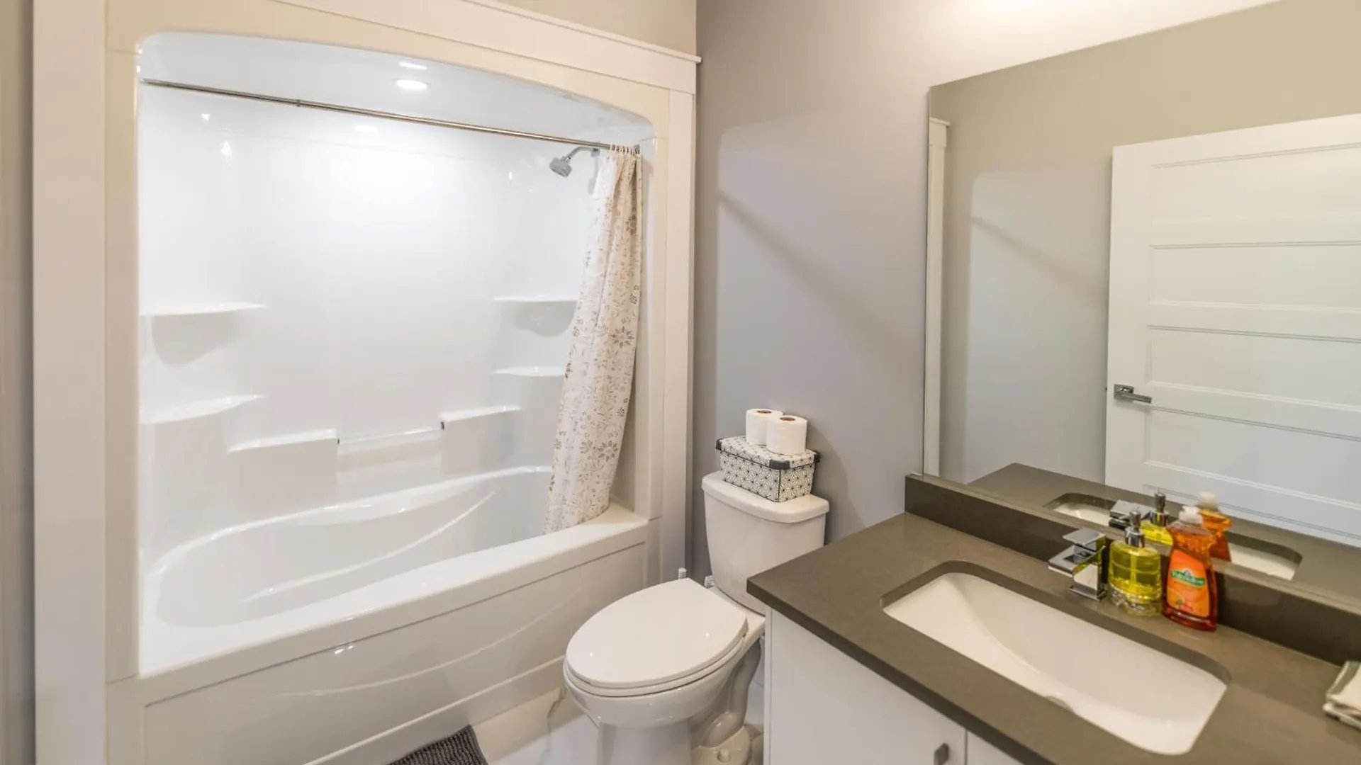 2 Bedroom Newly Basement Suite Halifax Homestay